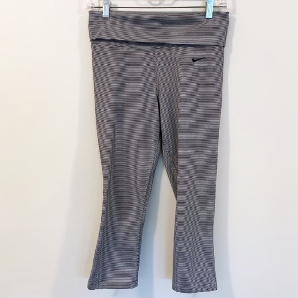 Nike | Cropped Yoga Leggings